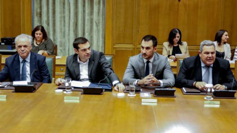 Από το μορατόριουμ στην ώρα της κρίσης για τη συγκυβέρνηση