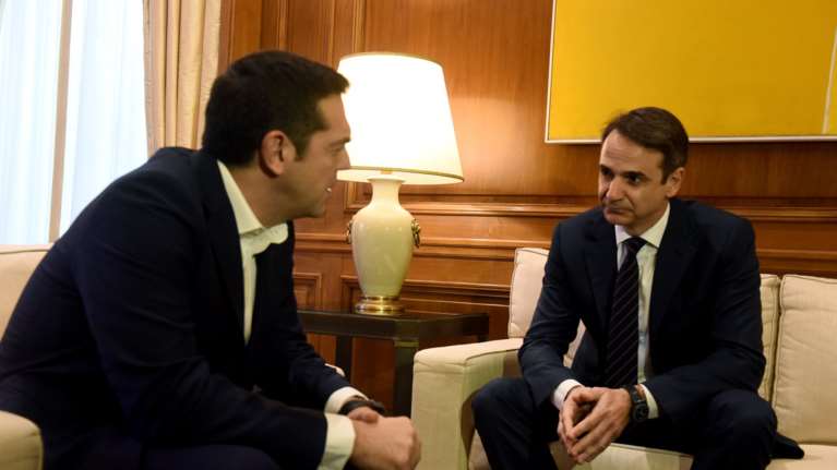 Κόντρα ΝΔ-ΣΥΡΙΖΑ με φόντο το σενάριο κυβέρνησης μειοψηφίας