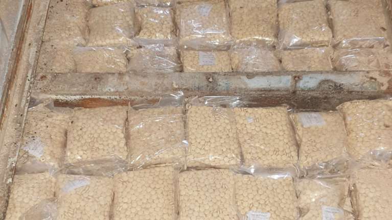 Πειραιάς: Εντοπίστηκε μεγάλη ποσότητα χαπιών που χρησιμοποιούν τζιχαντιστές