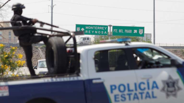 Φρικαλέα μάχη συμμοριών στο Μεξικό: 20 πτώματα, 17 απανθρακωμένα