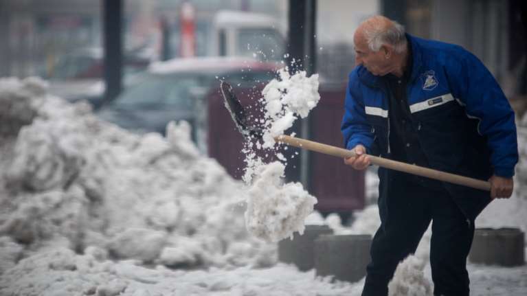 Βελτιώνεται ο καιρός στη Βόρεια Ελλάδα - Υποχωρεί το ψύχος
