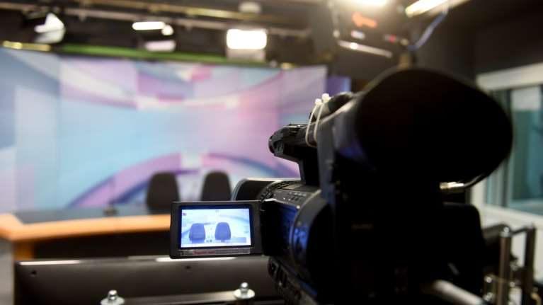 Η στιγμή του &quot;ντου&quot; στα στούντιο της ΕΡΤ από αναπληρωτές καθηγητές (βίντεο)