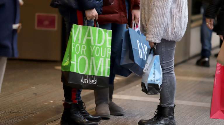 Πότε ξεκινούν οι χειμερινές εκπτώσεις και οι προσφορές