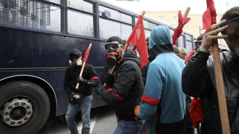 Ένταση και χημικά  στο συλλαλητήριο αναπληρωτών εκπαιδευτικών - Εικόνες