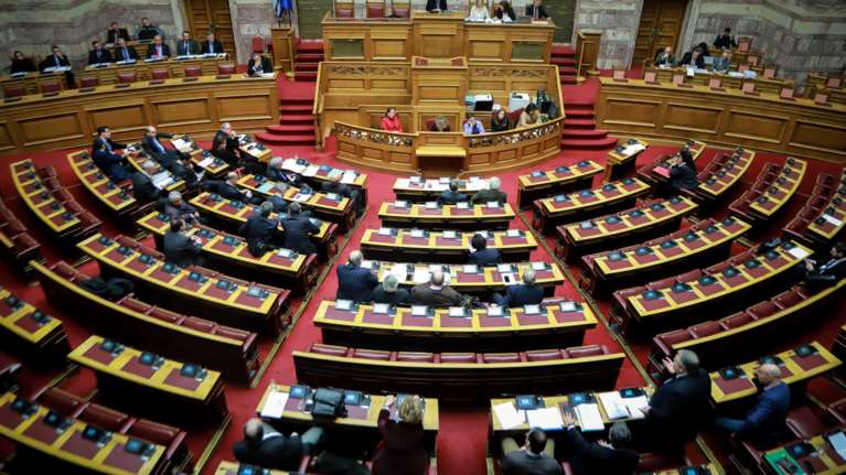Μάχη κορυφής στη Βουλή - «Κλείδωσαν» οι 151 για ψήφο εμπιστοσύνης