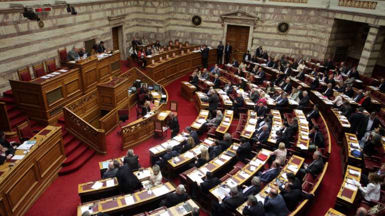 Live η συζήτηση στη Βουλή για την ψήφο εμπιστοσύνης