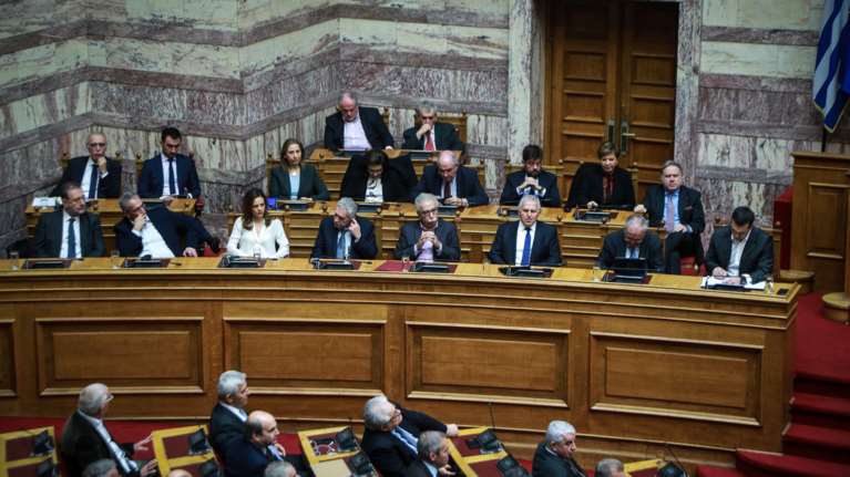 Β’ γύρος σύγκρουσης με το βλέμμα στη Συμφωνία των Πρεσπών