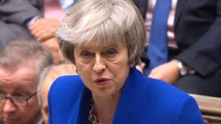 Ψήφος εμπιστοσύνης στη Μέι και σχέδιο αναβολής του Brexit