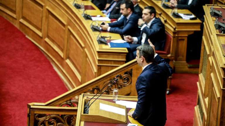Κυριάκος: Κυβέρνηση μειοψηφίας - Τσίπρας: Στοχοποιείτε βουλευτές