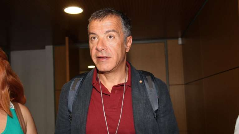 Αιχμές Θεοδωράκη και κλειστά χαρτιά για τη Συμφωνία των Πρεσπών