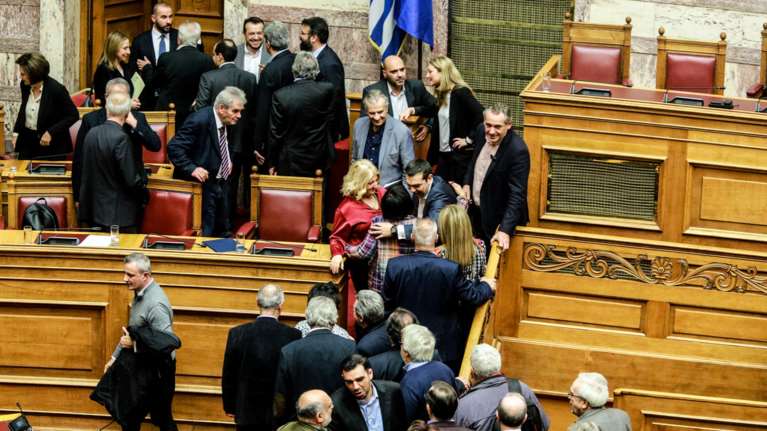 Γερμανικός Τύπος: Η ψήφος εμπιστοσύνης είναι μόνο η αρχή