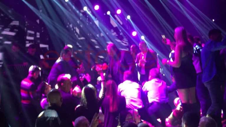 Μετά την παραίτηση ο Καμμένος το έριξε στα... ζεϊμπέκικα