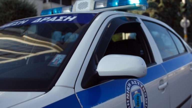 Εκλεψαν αυτοκίνητο στον Πειραιά και συγκρούστηκαν με άλλα δύο