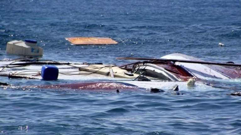 Σήμα κινδύνου από πλοιάριο με 100 μετανάστες ανοικτά της Λιβύης