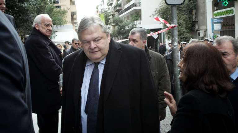 Βενιζέλος για Τσίπρα: &quot;Θέλει να βάλει την προβιά του δήθεν Κεντροαριστερού&quot;