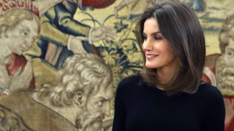 Η βασίλισσα Λετίθια τούς άφησε άφωνους: φόρεσε ρούχο  που αγόρασε 16 ευρώ