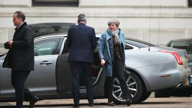 Μέι: Απειλή για την κοινωνική συνοχή το δεύτερο δημοψήφισμα