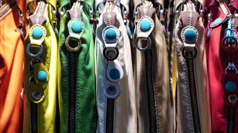 Εξαρθρώθηκαν κυκλώματα προϊόντων-«μαϊμού» που εξαπατούσαν μέσω Facebook