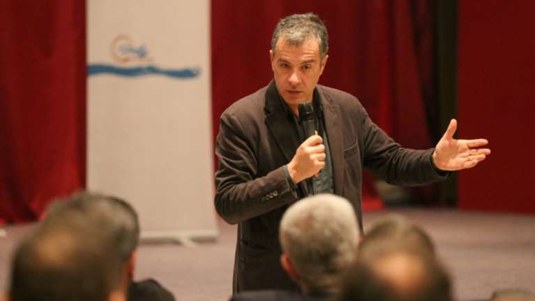 Θεοδωράκης: &quot;Εάν υπάρξει πρόταση μομφής από τη ΝΔ, θα την υποστηρίξω&quot;