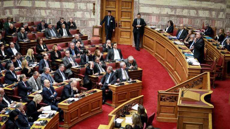 Μαραθώνιος στη Βουλή για τη Συμφωνία των Πρεσπών [live]