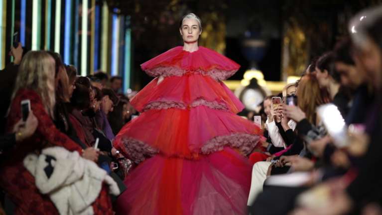 Το μοντέλο που κρύβει ένα μεγάλο μυστικό κάτω από το ρούχο