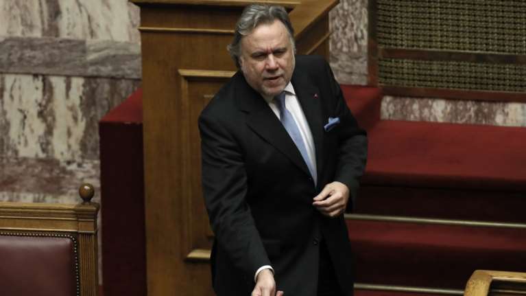 Το επίσημο Σύνταγμα της πΓΔΜ κατέθεσε ο Κατρούγκαλος