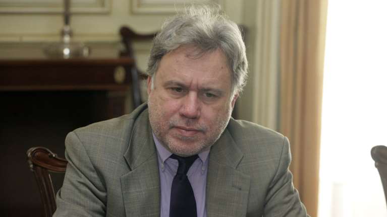 Κατρούγκαλος: Στηρίζουμε τη νόμιμη κυβέρνηση της Βενεζουέλας