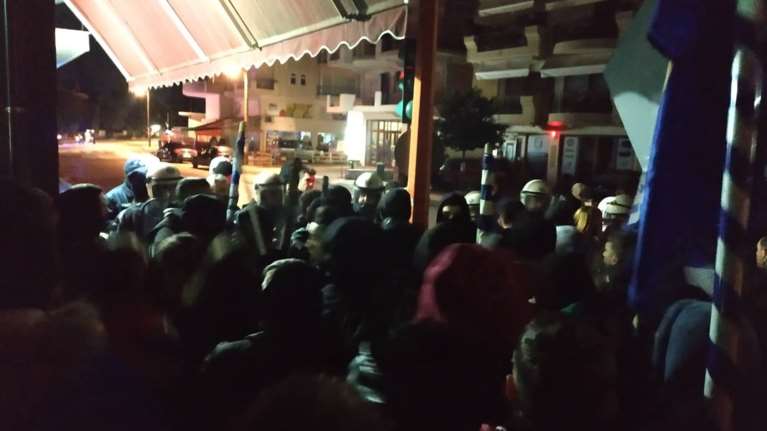 Επεισόδια σε σπίτι βουλευτή του ΣΥΡΙΖΑ - Δύο αστυνομικοί τραυματίες