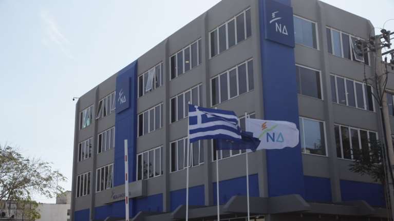 Πηγές ΝΔ: "Σε εξαιρετικά δύσκολη θέση ο Τσίπρας"