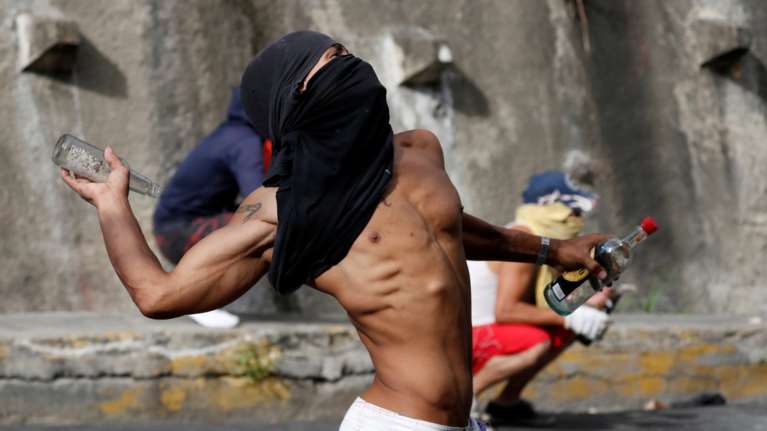 Oι ΗΠΑ απομακρύνουν τους αμερικανούς διπλωμάτες από τη Βενεζουέλα