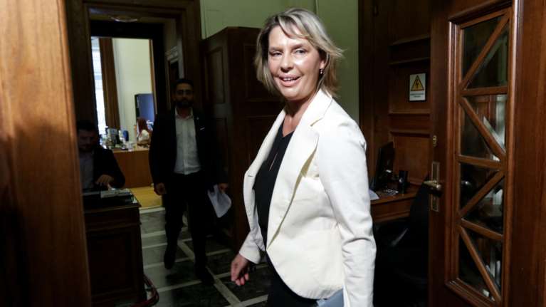 Ανακοίνωση ΝΕΟ: Εξουσιοδοτούμε την Παπακώστα να ψηφίσει «ναι»