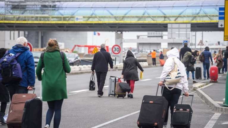 Ένα ζευγάρι παπούτσια προκάλεσε χάος στο αεροδρόμιο Ορλί