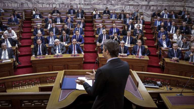 Ζυμώσεις στους «δεξιούς» ορόφους της «γαλάζιας» πολυκατοικίας