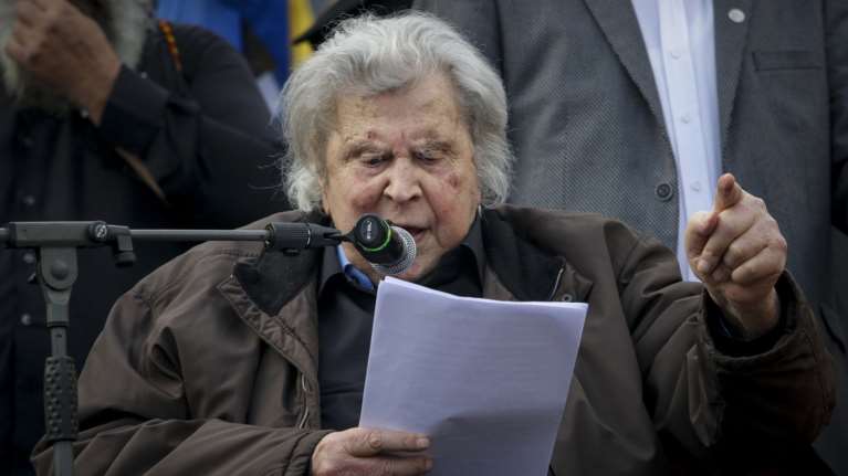 Μίκης Θεοδωράκης: «Η κυβέρνηση είναι τυφλό όργανο του ΝΑΤΟ»