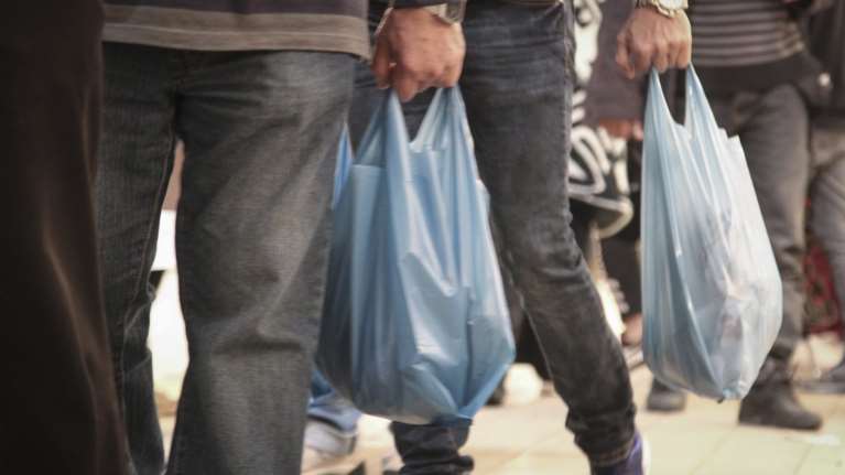 Μειώθηκε κατά 80% το 2018 η χρήση πλαστικής σακούλας στα σούπερ μάρκετ
