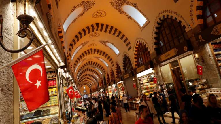 Τουρίστες συρρέουν μαζικά στην Τουρκία για εμφύτευση μαλλιών