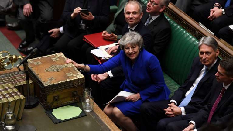 Βρυξέλλες προς Τερέζα Μέι: Αποφασίστε τι θέλετε