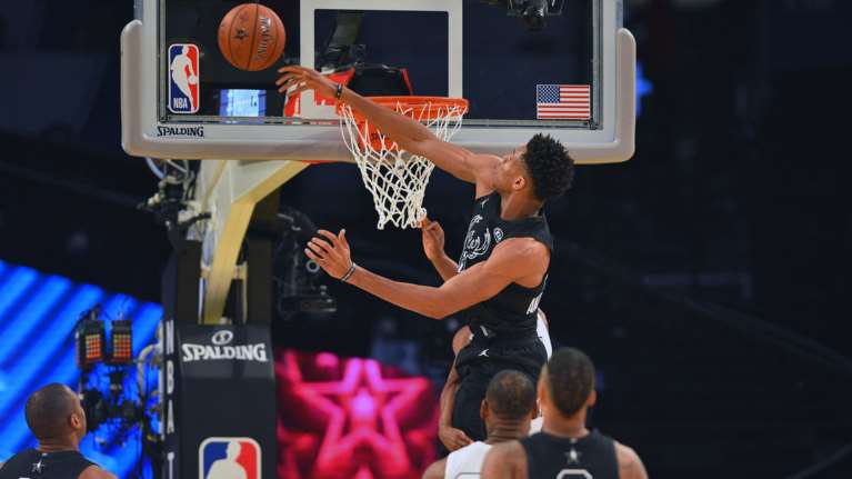 Πέμπτος τίτλος κορυφαίου της εβδομάδας στο NBA για τον Αντετοκούνμπο