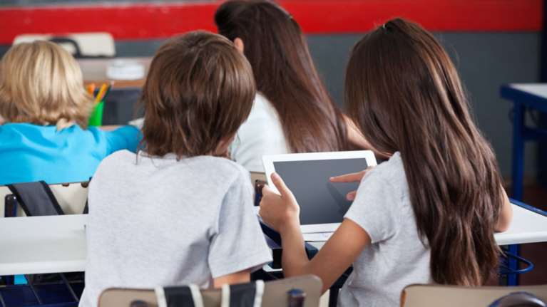 ΕΔΕ για δασκάλα που διένειμε σε μαθητές φυλλάδιο με εθνικιστικό περιεχόμενο