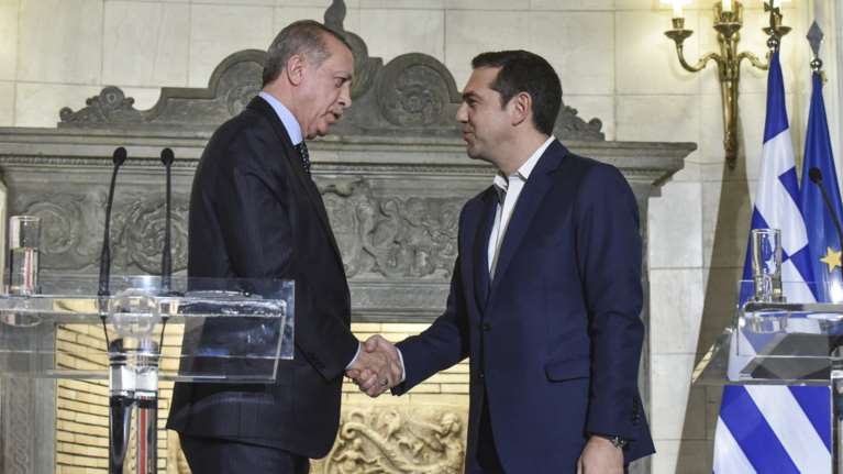 Αντιφατικά μηνύματα από την Άγκυρα πριν την επίσκεψη Τσίπρα
