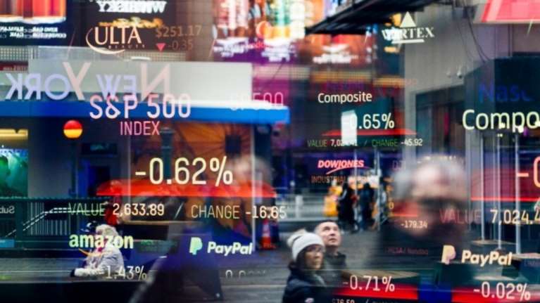 Reuters: Σε χαμηλό εξαμήνου οι αποδόσεις των ελληνικών ομολόγων