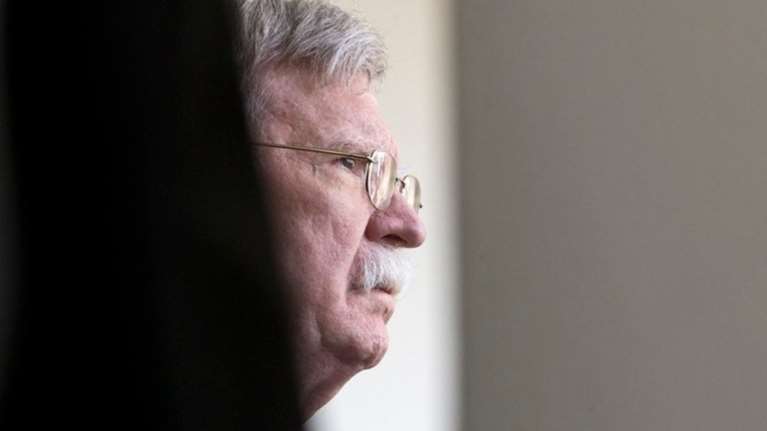 Μπόλτον: Μην πραγματοποιείτε συναλλαγές σε εμπορεύματα από τη Βενεζουέλα