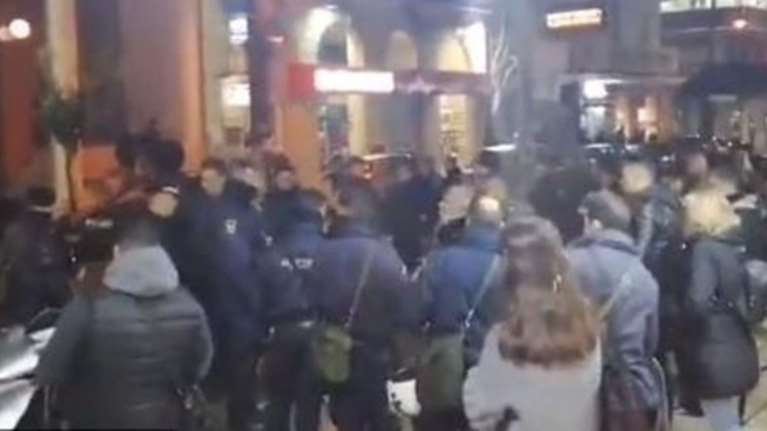 Αποδοκιμασίες σε εκδήλωση υποψήφιου δήμαρχου του ΣΥΡΙΖΑ στον Εύοσμο (vid)