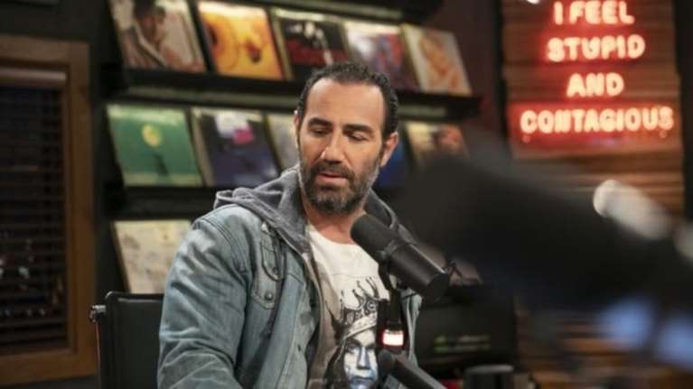 Αναβάλλεται το &quot;ΒΙΝΥΛΙΟ&quot; της Παρασκευής εξαιτίας Στάθη Παναγιωτόπουλου - Η δήλωση του Αντώνη Κανάκη