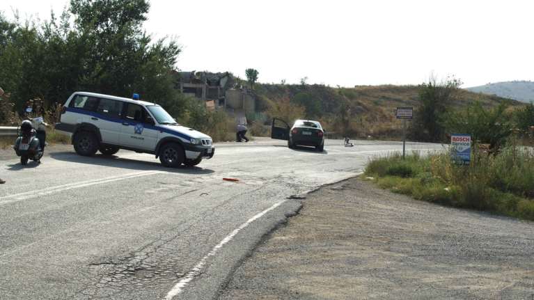 Καταδίωξη διακινητή μεταναστών με τραυματίες - Έπεσε σε δέντρο