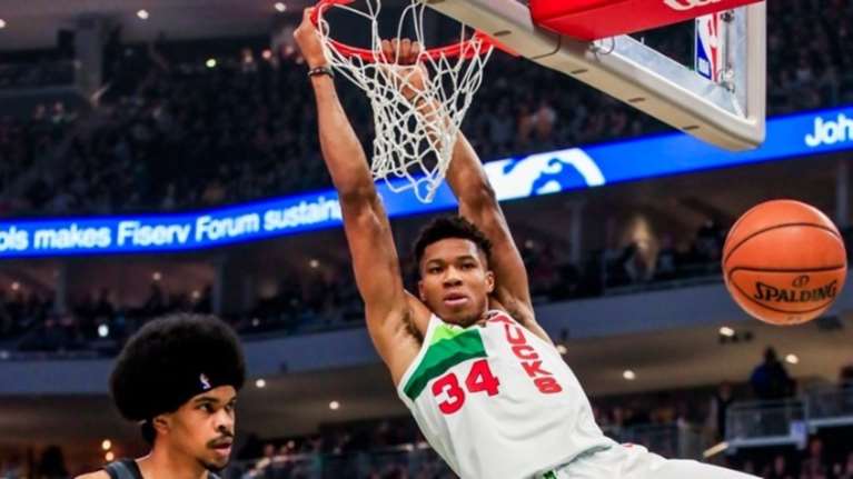 «Μαγικός» Αντετοκούνμπο και νέα νίκη για τους Μπακς