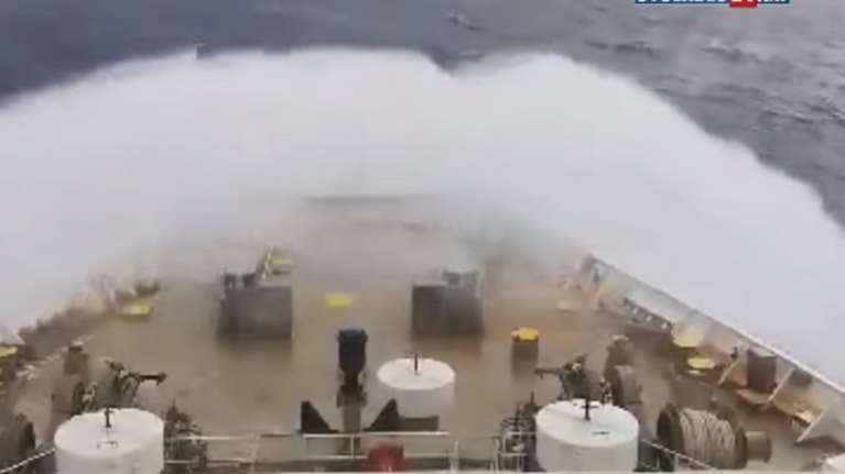 Η μάχη του ΑΣΤΕΡΙΩΝ ΙΙ με τα κύματα στην Αδριατική (βίντεο)