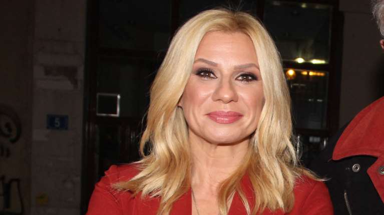 Η Καραβάτου αποκάλυψε εγκυμοσύνη- Το σοκ των συνεργατών της