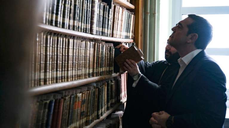 Παραμένουν οι δύο γραμμές στο Μαξίμου για το χρόνο των εκλογών