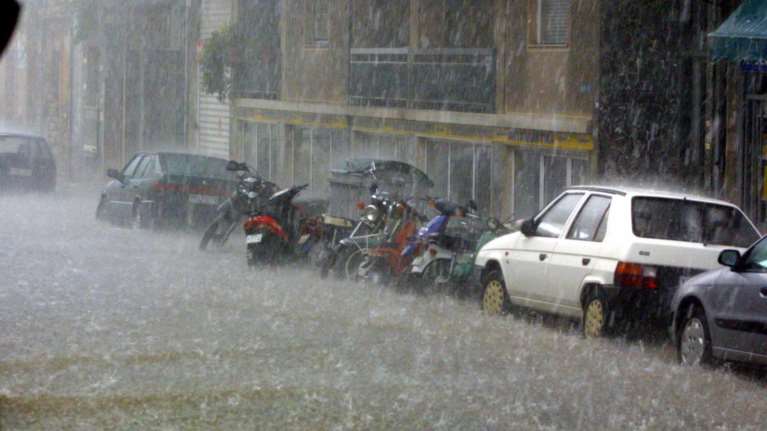 Bροχές και τοπικές καταιγίδες-βελτίωση από το απόγευμα